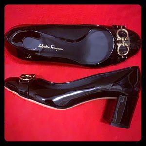 Never worn Ferragamo classic pumps!